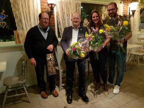 4 van de 5 jubilarissen. Dries van der Burgt, Pierre Souren, Mieke en Paul Grouls. Jos Wetzels ontbreekt op de foto